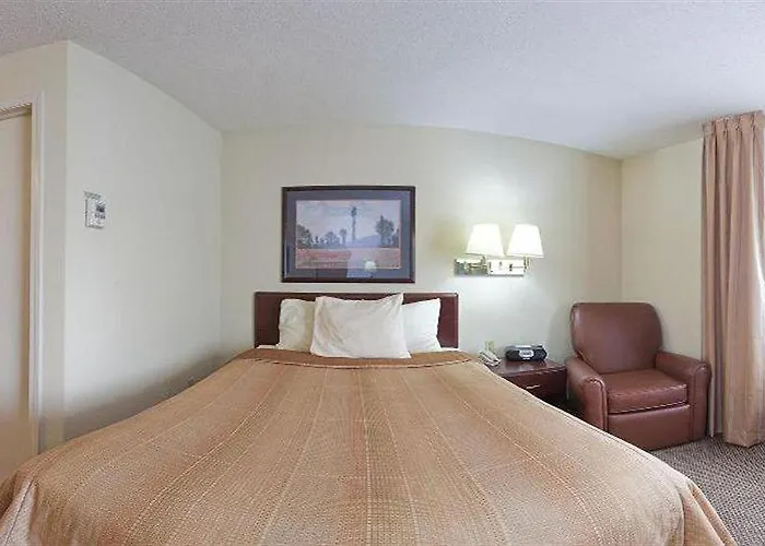 Sonesta Simply Naperville Hotel